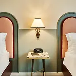 The Hoxton, 4*
